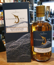 Chargez l'image dans la visionneuse de la galerie,Ra Rum Artesanal El Salvador 11 Jahre 0.5l 46,3% RA single cask Rum. #3 Secret Destillery. Limitiert auf 513 Flaschen.