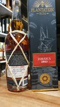 Laden Sie das Bild in den Galerie-Viewer, Plantation Jamaica 2013 Duvel pot 5498 2021 XO 0,7l 43,1% vol. single cask Rum Fassabfüllung Destillerie Clarendon