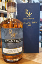 Laden Sie das Bild in den Galerie-Viewer, RA Guyana 30y 1991 Herbst 2022 Uitvlugt Dist. 0,5l 61,7%vol. Single Cask Rum Artesanal #70 limitiert