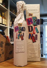 Laden Sie das Bild in den Galerie-Viewer, Penderyn Headliner IOW #9 Edition Icon of Wales 0,7l 46% vol. mit GP Whisky wales single malt Nase: Rote Beeren,