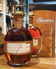 Laden Sie das Bild in den Galerie-Viewer, Blanton´s straight from the barrel 0,7l 64,4% 65-70%vol. Bourbon Whiskey Kentucky USA . bottled 5.11.22 1 #162 #306 H