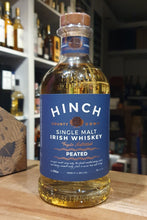 Chargez l'image dans la visionneuse de la galerie,Hinch Peated Irish Whiskey 43%vol 0.7l Irischer Whisky dreifach destillierter Whiskey, mit komplexem Torfaroma.