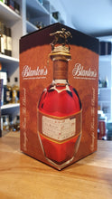 Laden Sie das Bild in den Galerie-Viewer, Blanton´s straight from the barrel 0,7l 63% vol. Bourbon Whiskey Kentucky USA 2-21-23 bn 369 H rick 63 oder