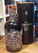 Načtěte obrázek do prohlížeče galerie,Don Papa Rum 10y s korkovým uzávěrem 2022 Filipíny 0,7l 43% vol. - inn-out-shop