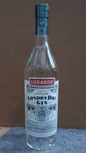 Laden Sie das Bild in den Galerie-Viewer, Luxardo London dry Gin Italien 0,7l 43% vol. italy botanical