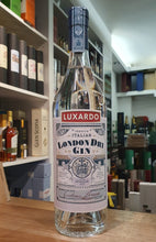 Laden Sie das Bild in den Galerie-Viewer, Luxardo London dry Gin Italien 0,7l 43% vol. italy botanical