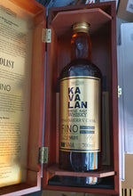 Laden Sie das Bild in den Galerie-Viewer, Kavalan Solist Fino in Holzkiste Sherry 2010 0,7l 57 % cask Taiwan Whisky FI100714037a