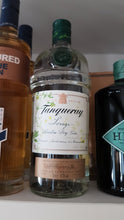 Chargez l'image dans la visionneuse de la galerie,Tanqueray Gin limitierte Edition Lovage 1l Flasche 47.3 % mit Liebstöckel
