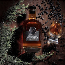 Laden Sie das Bild in den Galerie-Viewer, Juniper Jack Gin Smoke & Oak Edition 0,5l 46,5% vol. mit geräuchertem Lapsang Souchong bio Schwarztee