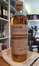 Načtěte obrázek do prohlížeče galerie,Arran Barral Bonfire Signature Ed. 2 0,7l 50 % vol. Single Malt Whisky