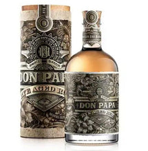 Laden Sie das Bild in den Galerie-Viewer, Don Papa Rum Rye American oak cask limitierte Edition 0.7 45%  ein sehr seltener Rum von den Philippinen. In amerikanischen Eiche Fässern gelagert. Würzig pffeffrig samtweich , süsse Komplexität.
