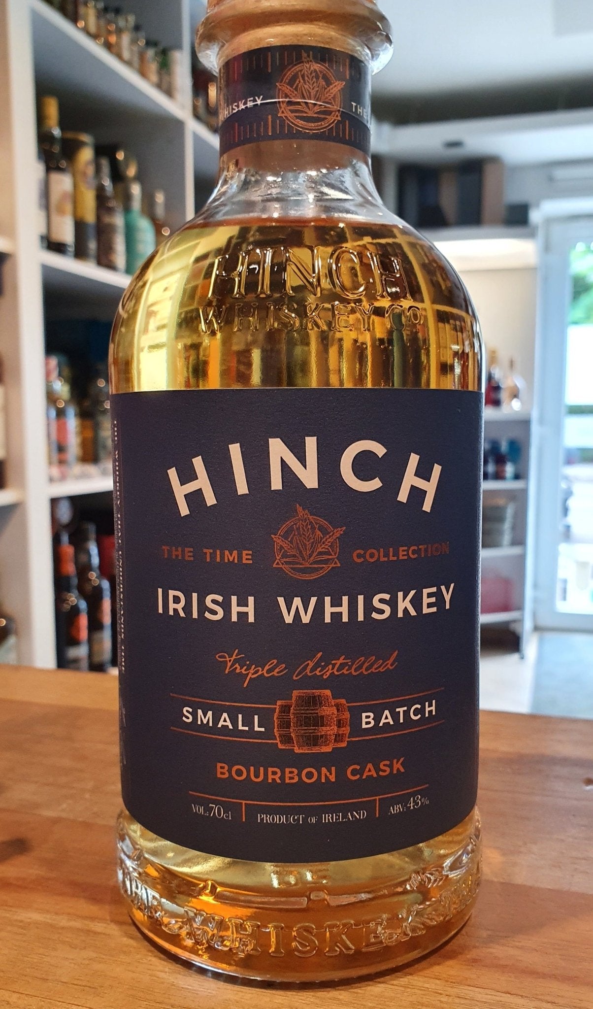 Hinch Small Batch Bourbon Cask 43%vol 0.7l Irischer Whiskey  Dieser Whiskey, als Premium Blend aus 25% Single Malt und 75%
