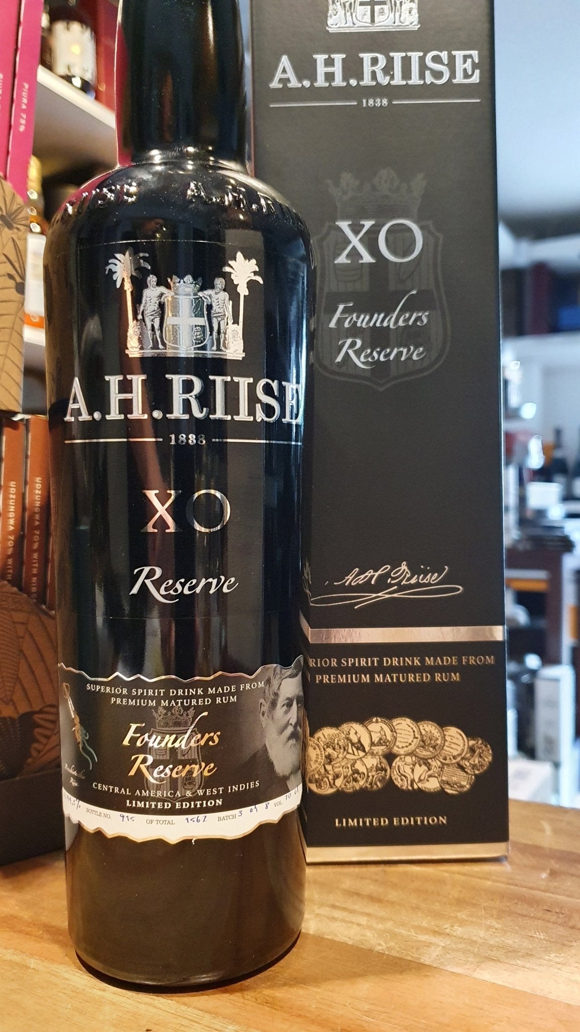 A.H.Riise XO Founders 2 blue 2022 Reserve 0,7l 44,3% vol. Rhum édition limitée - inn-out-shop