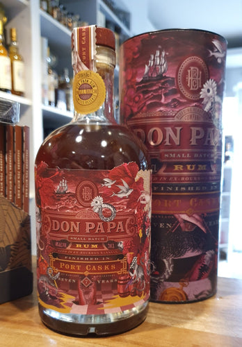 Don Papa Rum Port cask 0.7l 40 % Philippinen Ron mit schöner Geschenk Dose Melasse Bourbon Fass und Ruby Port Fass gelagert   Seltenheit ähnlich Sevilliana ! 