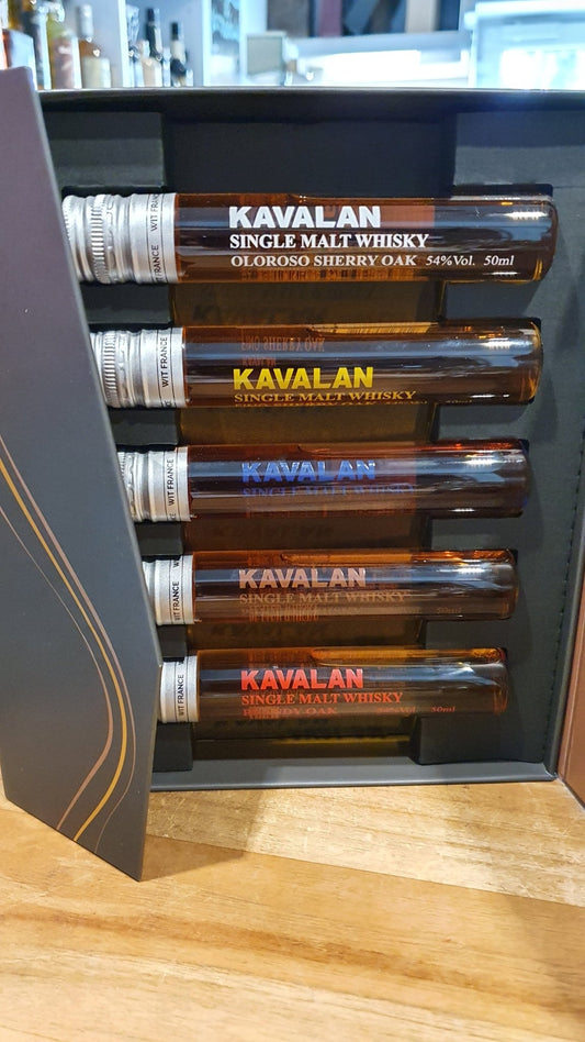 Kavalan Solist Tasting set Geschenkbox 5 x 5 cl. 0.7l Fl 50-54 %vol.