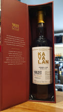 Laden Sie das Bild in den Galerie-Viewer, Kavalan Solist Sherry Cask 2022 0.7l Fl 54,8%vol. Taiwan Whisky eckig gewölbte Geschenk Packung GP  #S170425122D
