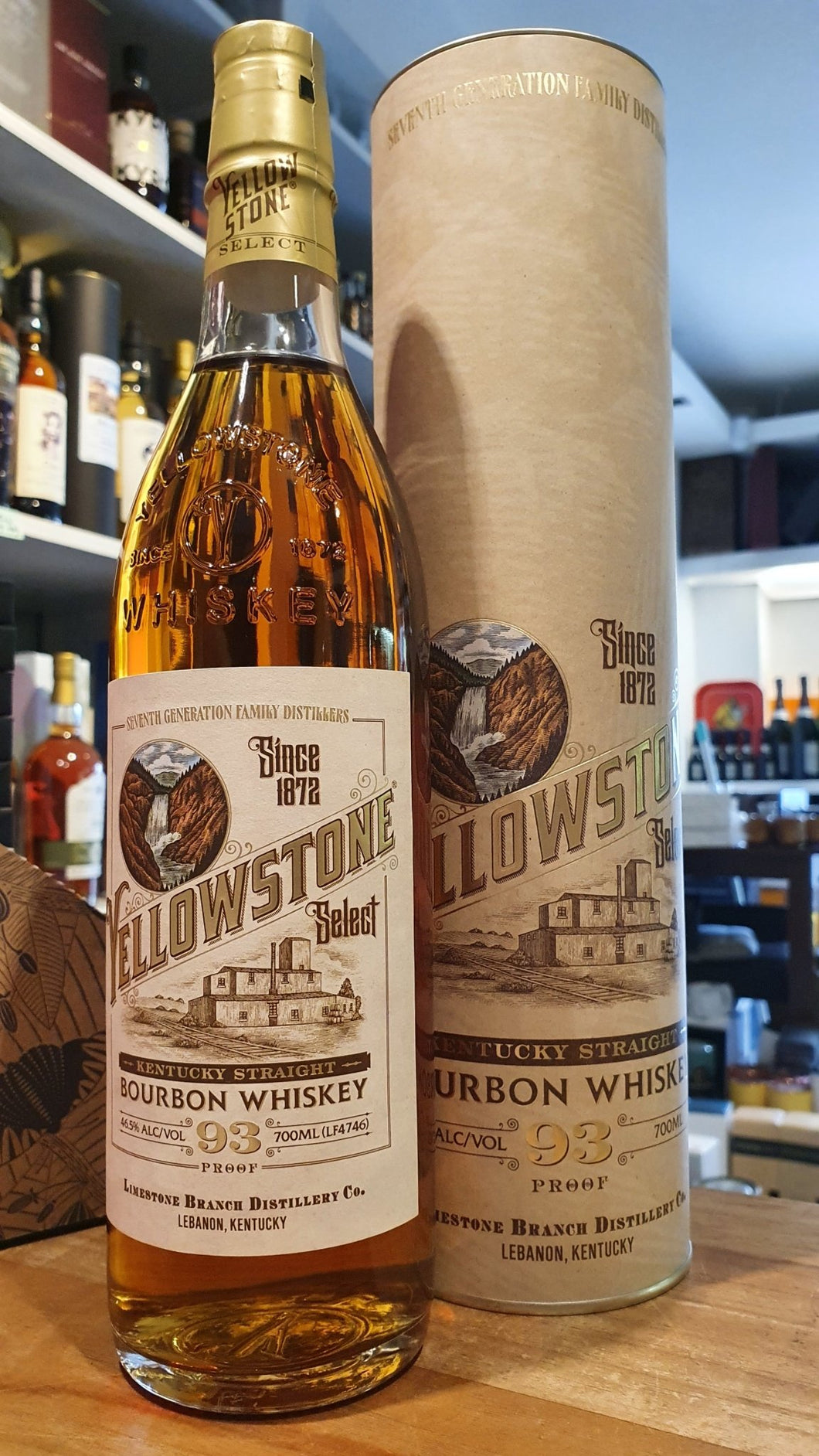 Yellowstone Bourbon Limestone Whiskey 0,7l 46,5% vol.

mit geschenkpackung !

Yellowstone steht für herausragenden Bourbon mit komplexen Aromen und ausbalanciertem Geschmack. Im letzten Jahr hatten wir die Chance, eines der wohlbehüteten Fässer aus den Private Stocks der Limestone Branch Distillery für Deutschland auszuwähle

