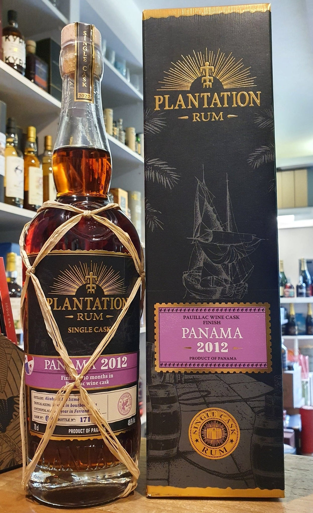Plantation Panama 2012 2022 pauillac cask XO 0,7l 49,6% vol. single cask Rum bsc exclusiv für Deutschland BSC distiller: Alcoholes del Istmo Molasses  limitiert auf 9 Fässer Esters: 30 VC: 50 Dosage: 12  Nase: Intense and complex, flowery on iris and rose, fruity on blackcurrant and dark cherry, with woody and smoky cedar frankincense hints tobacco, coffee vanilla.  Sweet blackberry pie dark plum minerality pencil lead and velvety tannins, develops bigarreau cherry, toasted bread violet balsamic peppery 