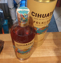 Laden Sie das Bild in den Galerie-Viewer, Cihuatan Folklore Creacion Single cask 16y 0,7l 55,4% vol. Rum el salvador excl. Salud
