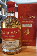 Carica l&#39;immagine nel visualizzatore di Gallery, Kilchoman 2022 Vintage 2012 Tequila Single Cask an Geamhradh cask Edition Uniquely Islay Series  Fassstärke Cask 53,1 %vol. Whisky Gepa #823   limitiert auf 239  Fl  Gaumen:  The Tequila finish has sweet caramel notes, earthy smoke and juicy citrus fruits. 
