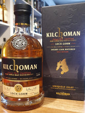 Chargez l&#39;image dans la visionneuse de la galerie,Kilchoman Whisky Loch Gorm 2023 100% Sherry Butt Fassgelagerter Islay Schottland single malt scotch whisky 0.7l 46 % Destillate von 8F 2013, 6F 2014, 8F 2015   streng limitiert für D auf ca xx Flaschen. insgesamt ca 18.000 Flaschen.   Nose: Hints of cacao with an essence of leather, black cherry and light smoke.  Palate: Roasted hazelnuts, dark chocolate and roasted dark fruits give way to light ashy peat smoke.  Finish: Balanced and long with fresh Islay sea breeze.
