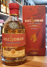 Chargez l&#39;image dans la visionneuse de la galerie,Kilchoman Casado Limited Edition 2022 single malt whisky 0,7l 46 % vol. 2 y portuguese Red wine cask finish Flaschen Deutschland . 12.900 Fl. : campfire smoke ripe summer stone fruits, peach, plum cherry. marzipan layered maritime . Palate: red wine vatting pepper spice first taste. Dry, salty peat smoke fruit apricot lemon long finish hot, spicy Portuguese red wine vats. Stewed, cooked fruit sweet-jam sweetness smoke
