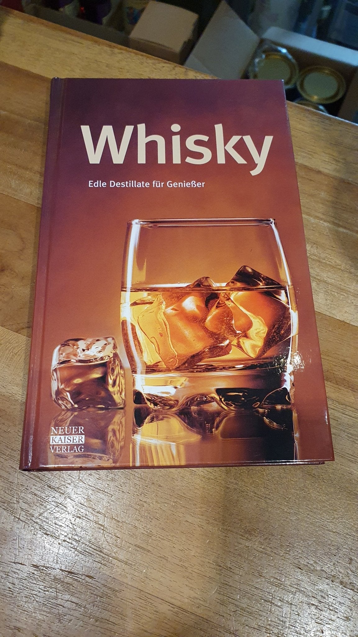 Whisky, nobles distillats pour les connaisseurs Livre - inn-out-shop
