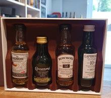 Laden Sie das Bild in den Galerie-Viewer, Peated malts of Distinction Tasting set whisky 4x 0,05l 40%vol.  Ardmore, Connemara, Bowmore, Laphroaig 
