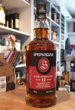 Laden Sie das Bild in den Galerie-Viewer, Springbank 12y Cask Strength 2023 o.Dose 0,7l 54,1% vol. Schottland Campbeltown  60 % Ex-Bourbon und 40 % Sherryfässer  LIMITED EDITION Cask   Nase Toffee apple sweetness kicks off this cask strength whisky, along with notes of parma ham, hazelnut and marzipan.Icon Geschmack  Gaumen  The palate introduces soft peat smoke and notes of morello cherries and aniseed, creamy mouth feelreminiscent cusard creams. Icon coastal influence emerges brine, oil salted caramel, persistent peat smoke.
