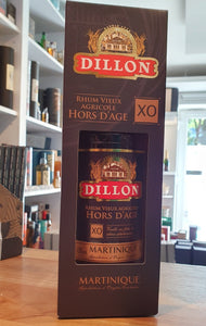 Dillon Rhum XO Hors d´Age in GP 43% vol. 0,7l Rum Martinique. 9y  Ex-Bourbon  Dieser XO von Dillon reift mindestens neun Jahre in kleinen Ex-Bourbonfässern.   Vanille, Zimt, kandierte Früchte und holzige Noten   Weichheit, Rundheit und Finesse 