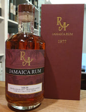 Laden Sie das Bild in den Galerie-Viewer, RA Jamaica 1977 2022 45y Winter MRJB Distillery 0,5l 48,9% vol.  Rum Artesanal #3  limitiert auf 288 Flaschen
