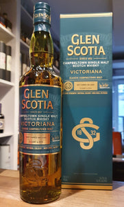 Glen scotia Victoriana 0,7l Fl 54,2% vol. single malt whisky Deep Charred Oak Casks Small Batch First und Second Fill Bourbon Finished: PX und Heavily Charred Oak Casks Nase: Dark again. An elegant nose oak bouquet. Interesting creme brulee notes leading generous caramelised fruits finally polished oak. Gaumen : Sweet concentrated jammy blackcurrant fruitiness. big mid palate. Typical tightening towards back palate. austere water.