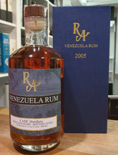 Laden Sie das Bild in den Galerie-Viewer, RA Venezuela CADC 2005 2022 Winter 17y 0,5l 57.8%vol. Single cask Rum Artesanal #67  limitiert auf 342
