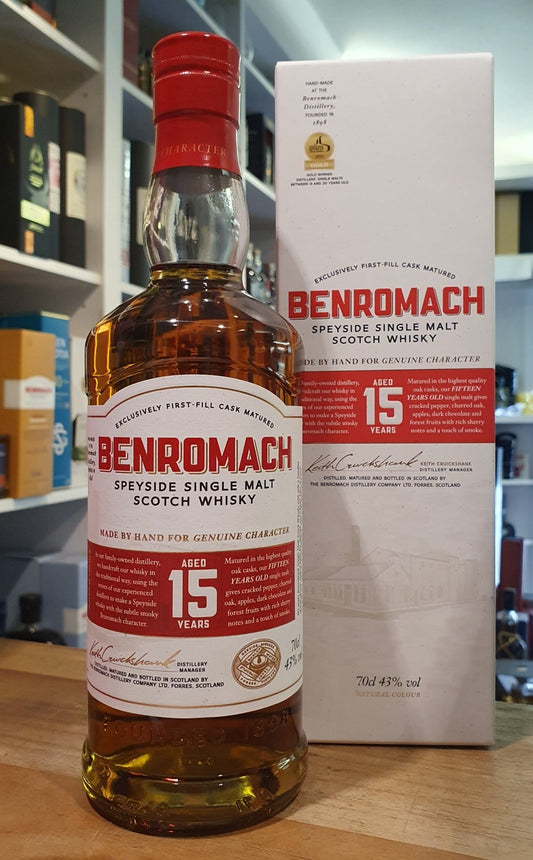 Benromach 15 single Malt 0,7l 43% vol. Whisky nose sweet toffee cracked black pepper peat smoke. Rich forest fruits