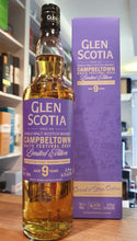 Carica l&#39;immagine nel visualizzatore di Gallery, Glen scotia 9y Festival 2024 Edition Fino Sherry cask 0,7l 56,2% vol. Whisky
finished 9y First Fill Bourbon 6 M Fino Sherry CS cask strength Fassstärke

stark limitiert auf xx  



Nase : Warming spiced stone fruit, stewed white peach &amp; cloves, fresh lemongrass mineral element.  frisch blumig Zitrus- helle Früchte. Scharfes Holz

Gaumen: Molasses, caramel sweetness, prune, fig,  waxed wood, sandalwood spice.

Abgang: long, fragrant . lang, ausgewogenen 

Original Tasting Notes:  Fresh and floral w
