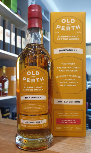 Old Perth Manzanilla cask cs limited Edition 0,7l 53,4% vol. Whisky blend gereift 11 HANDVERLESENEN MANZANILLA SHERRY FÄSSERN Cask- 6 HOGSHEADS 5 BUTTS. 

limitiert auf 4200 Flaschen 

Nase    DUFTEND BLUMIG SENWASSER GERÖSTETE MANDELN

Gaumen:   VOLLER KNACKIGER OBSTSORTEN HONIG-AMARETTI-KEKSEN. Abgang 