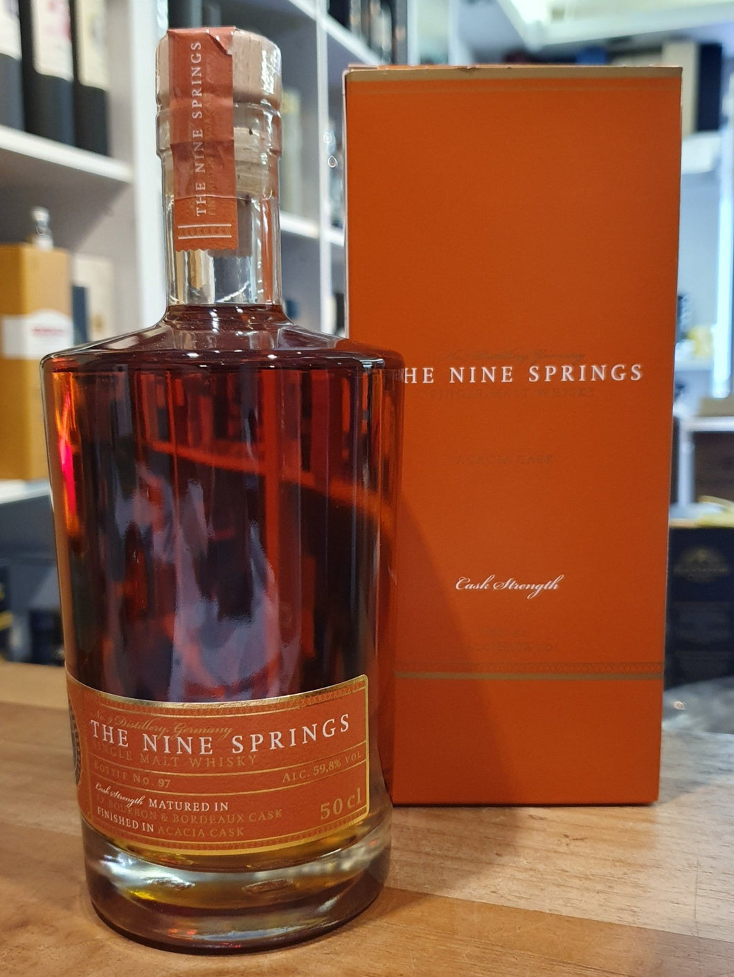 The Nine Springs ACACIA 7y Fassstärke single cask Whisky 0,5l 59,8% vol. Eichsfeld 5 y Ex-Bourbon & Bordeaux-Fässern 2 y Akazien-Fässer #330, 744, 745

Limitiert auf 300 Flaschen

Nase Cassis,  rote Früchte,  Haselnüsse, Müsli, schwarzer Tee

Geschmack kräftig, würzig,  voll

Abgang: sehr lang und trocken.