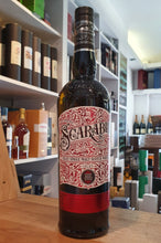 Laden Sie das Bild in den Galerie-Viewer, Scarabus Sherry Batch Strength Edition 0,7l  57% vol. Whisky single malt
German exlusive ! First Exclusive Edition

Nase:  Islay peat smoke, dark berries, sea salt

Gaumen: warming leather, extra intensity, chocolate sweetness,

Abgang: lingering,  fruity 
