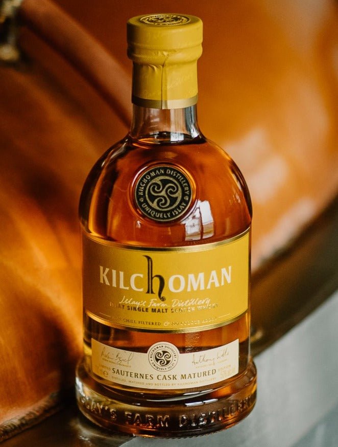 Kilchoman 2024 5y Sauternes cask Vollreifung Edition 0.7l 50% scotch whisky limitiert Cask Type: First Fill und Re-Fill Sauternes Barriques SELTENE 100% Vollreifung Sauternes Casks limitiert auf xx  Flaschen  Nase: Cremige, buttrig, reife Früchte, salzige Luft,  subtilem Torfrauch. Gaumen: Butterscotch, blumig, tropische kandierte Früchte, Torfrauch durchgehend integriert  Abgang: Süße, ausgewogen,  sauberer  anhaltender Rauch, reicher Textur.