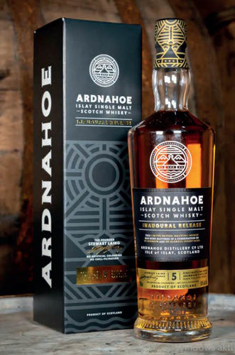 
Ardnahoe Inaugural Release Whisky 0,7l 50 % vol. ERSTE Abfüllung der Distille 
Ex-Bourbon und Ex-Sherry Casks limited Edition ! 

Tasting Notes: Shortbread, baked apples and Islay peat smoke on the nose. Custard, ginger, lemon zest and baked apples on the palate lead into a long, smoky finish.