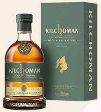 Laden Sie das Bild in den Galerie-Viewer, Kilchoman 100% Fino Sherry 2023 single cask whisky 0,7l 46 % vol. Matured - Cask Type: Sherry  Limited Edition 2023  : dry peat smoke, fruity smoked oak heavily peated  malt.  sweet butterscotch   Honeycomb sweetness   rich toffee caramel.  candied fruits fresh citrus Flaked almonds,  delicate peat smoke  Long finish malty ripened citrus fruit subtle peat smoke coated the palate right through now shares the finish with hints of dark chocolate.  2020  Cask 20 Fino Butts 
