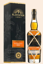Load image into Gallery viewer, Plantation Barbados 2011 Maury cask 2022 XO 0,7l 48,1% vol. single cask Rum Exclusiv für Deutschland BSC West Indies Rum Distillery  limitiert auf xx Fässer Esters: 130 VC: 185  Dosage: 4    Nase Rich and deep, on intense notes of raisin, dark cherry and pomegranate molasses with orange zest and coffee.  Gaumen Round, it follows the nose with woodier notes, dried fruits, blackberry, roasted nuts and spices, on gingerbread and cocoa.
