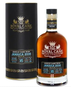 Royal Cane Jamaica 2006 0,7l 53%vol. Rum single cask Distillery: Long Pond Distillers 16 years American white oak pot still molasses  limitiert Flaschen Tasting  ruby copper  distinct nose of wood polish, green banana, ripe pear, vanilla bean, marzipan, and figs. The texture starts prickly with clear ripe banana, salted pistachios, licorice, allspice, Szechuan pepper, fresh ginger Nuts fruit milk chocolate dominates the finish, long, smooth velvet coffee, barrel char, pear candy complexity.