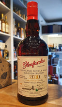 Načtěte obrázek do prohlížeče galerie,X Glenfarclas 2010 2022 Vánoční edice 0,7l 46% vol. jednosladová skotská whisky
