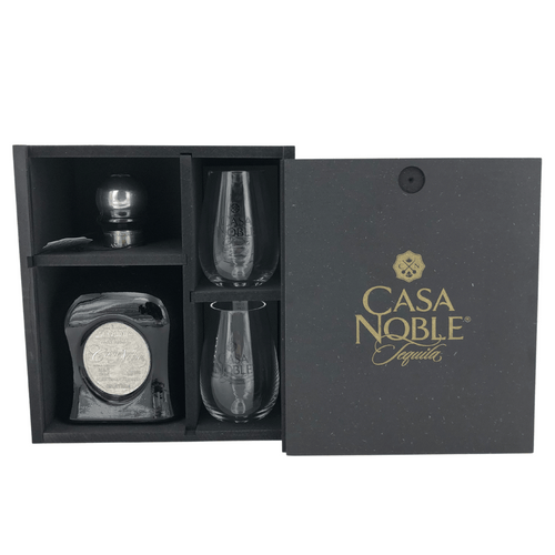 Casa Noble Tequila Anejo Limited Edition in Holzbox 0,7l 40% vol. Hacienda La Cofradia für zwei Jahre in französischen Eichenfässern gereift. 